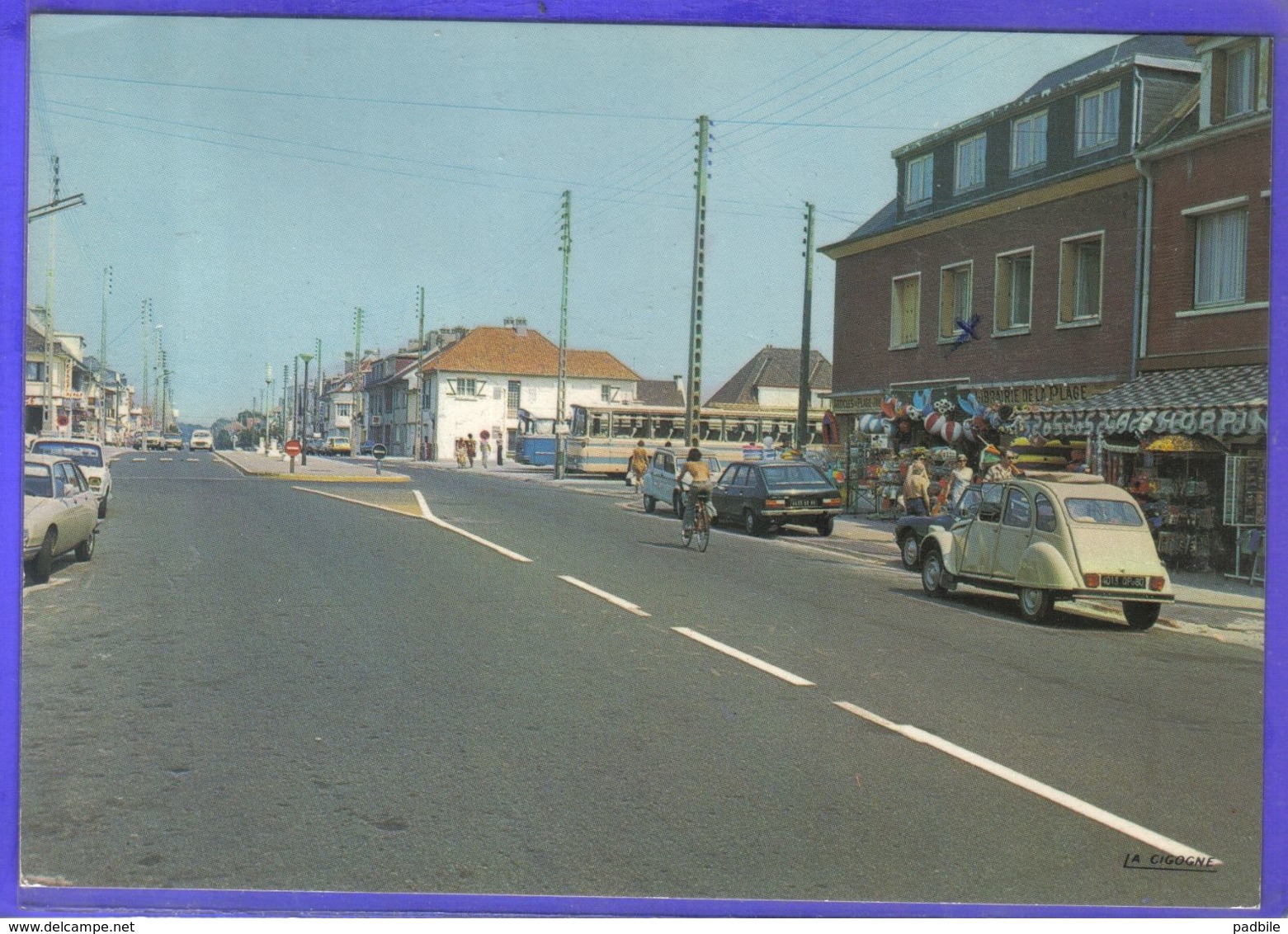 Carte Postale 80. Fort-Mahon   2 CV  GS Citroën  Autobus Trés Beau Plan - Fort Mahon