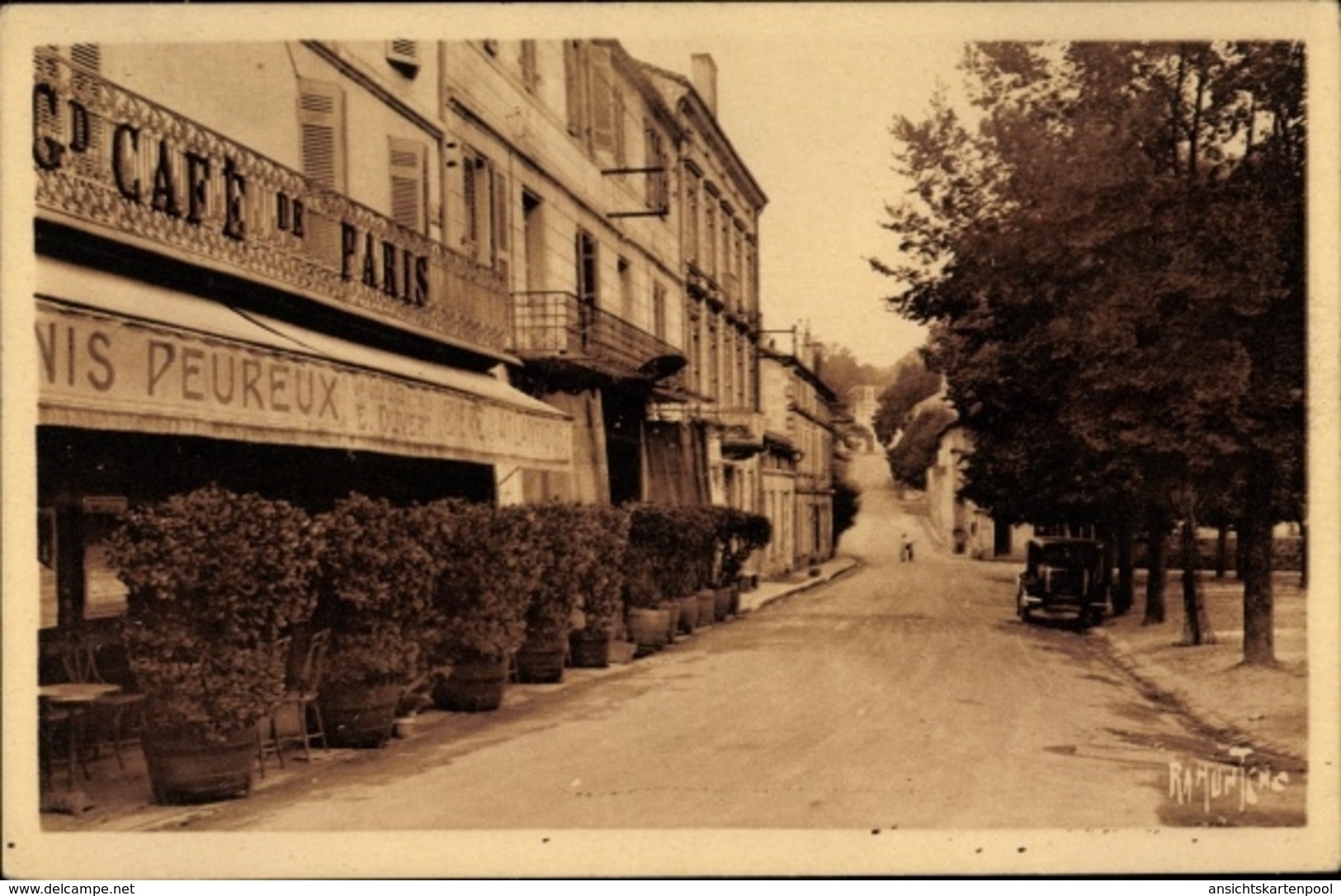 Cp Ribérac Dordogne, Place De La Gendarmerie, Grand Café De Paris - Sonstige & Ohne Zuordnung