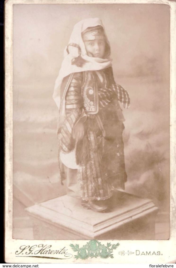 CDV  S.G HARENTZ DAMAS  :   Petite Fille En Costume Traditionnel   Gd Format 16,5 X 10,5  Vintage Albumen Circa 1880 - Ancianas (antes De 1900)