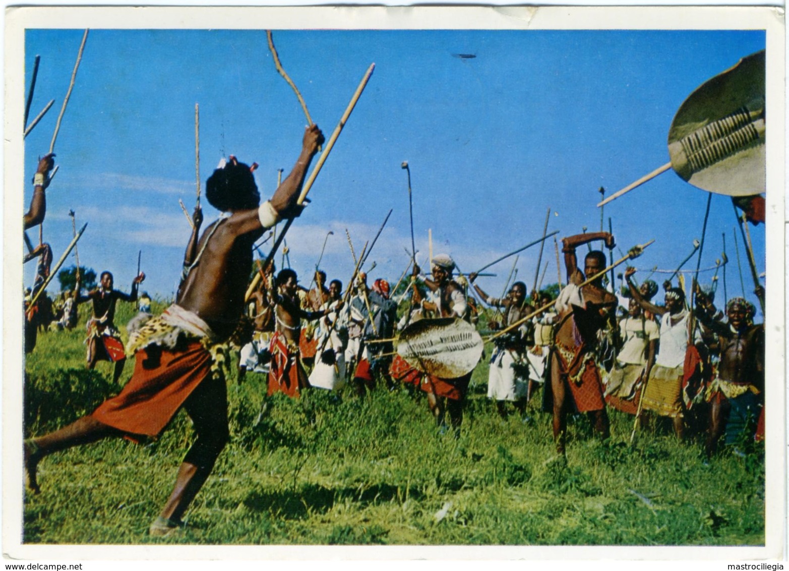 SWAZILAND  Swazi Warriors In A Tipical War Dance - Swazilandia