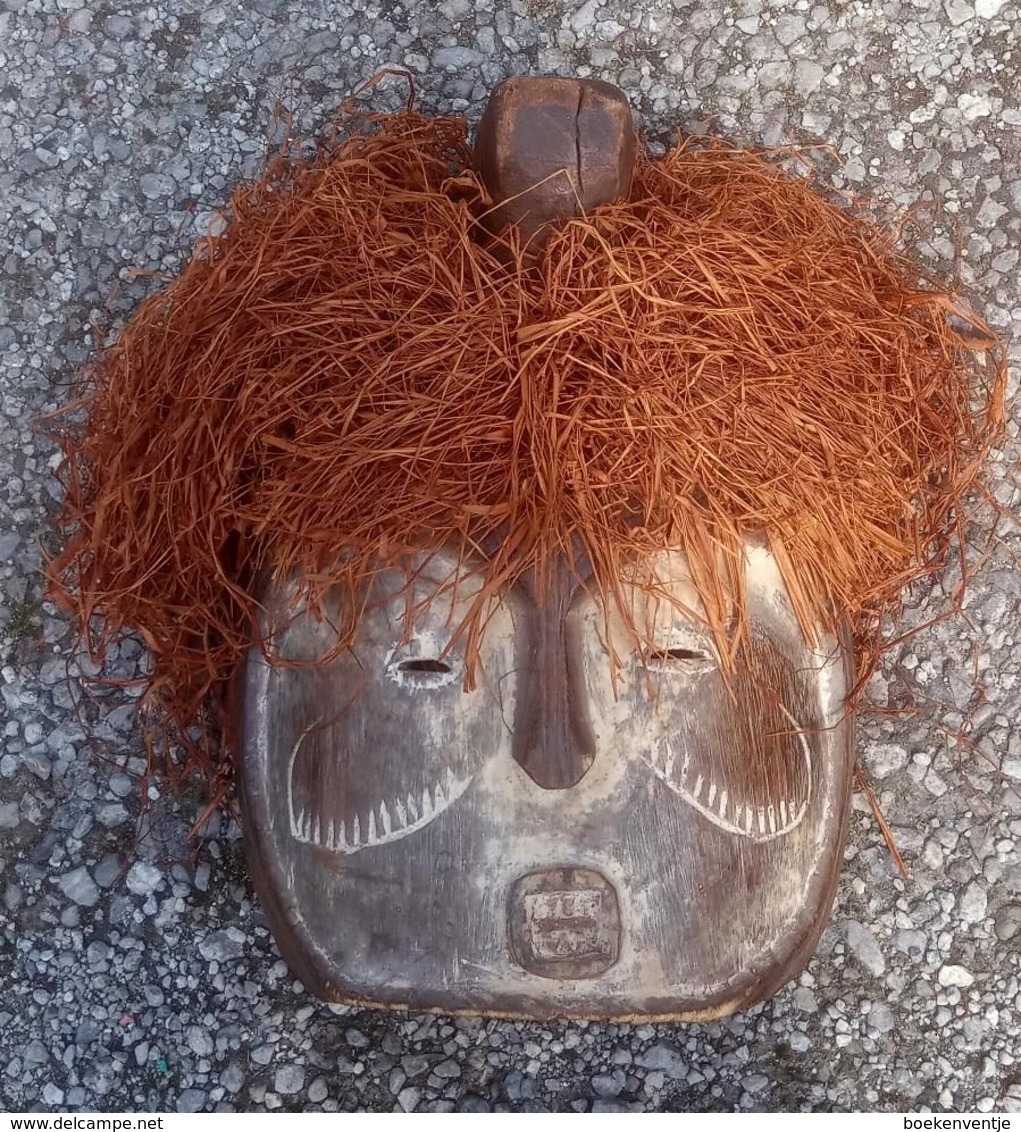 Masker Van De Mongo Stam Uit Congo - Masque De La Tribue Des Mongo Du Congo - Art Africain