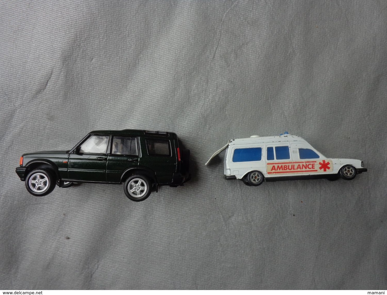 Lot De Voitures LAND ROVER 6 AMBULANCE MERCEDES 1/43 - Altri & Non Classificati