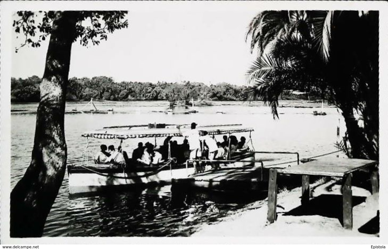 CPSM  Afrique  Zambie One Of Victoria Falls Hotel Launches On The Zambesi River - Zambia