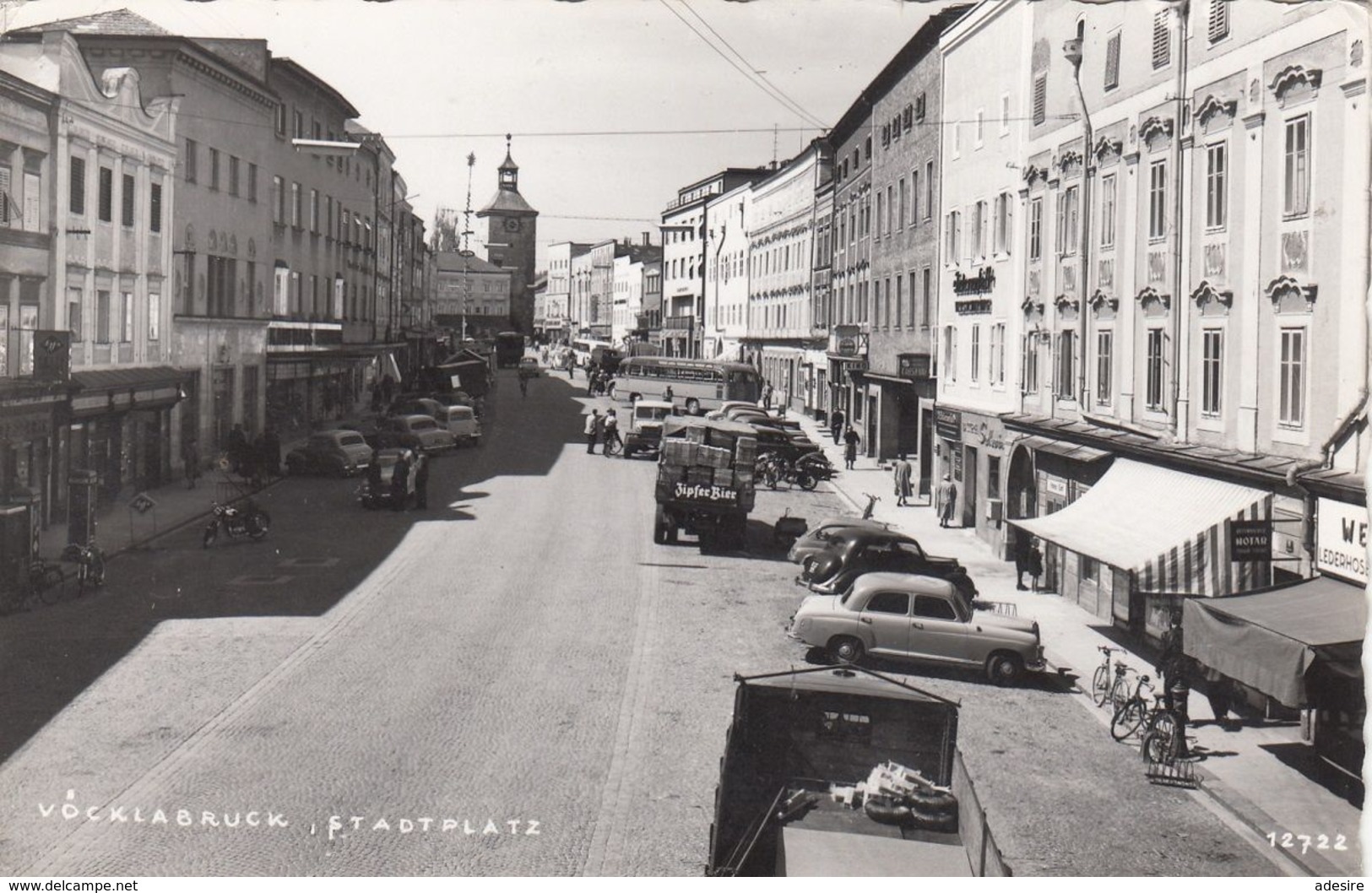 VÖCKLABRUCK (OÖ) - Stadplatz, Viele Geschäfte, Autos Und Busse, Zipfer Bier Lastwagen, Fotokarte (Kleinformat) Gel.1966 - Vöcklabruck