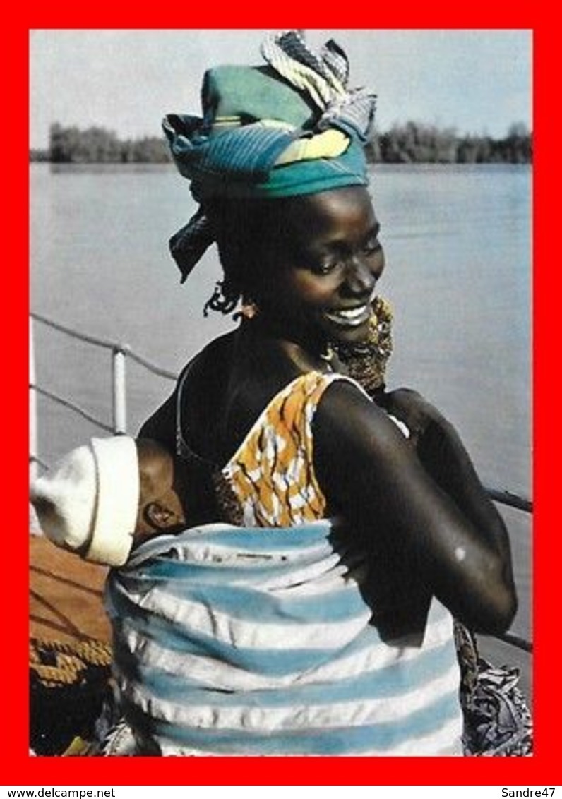 2 CPSM/gf  GAMBIE.(Afrique Occidentale) Femme Mandingue / Village De Pêcheurs..*4081 - Gambia