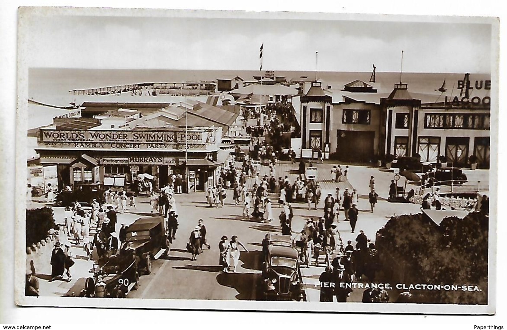Real Photo Postcard, Clacton-on-sea, Pier Entrance, Animated Crowd Of People, Cars, Automobile. 1936. - Clacton On Sea