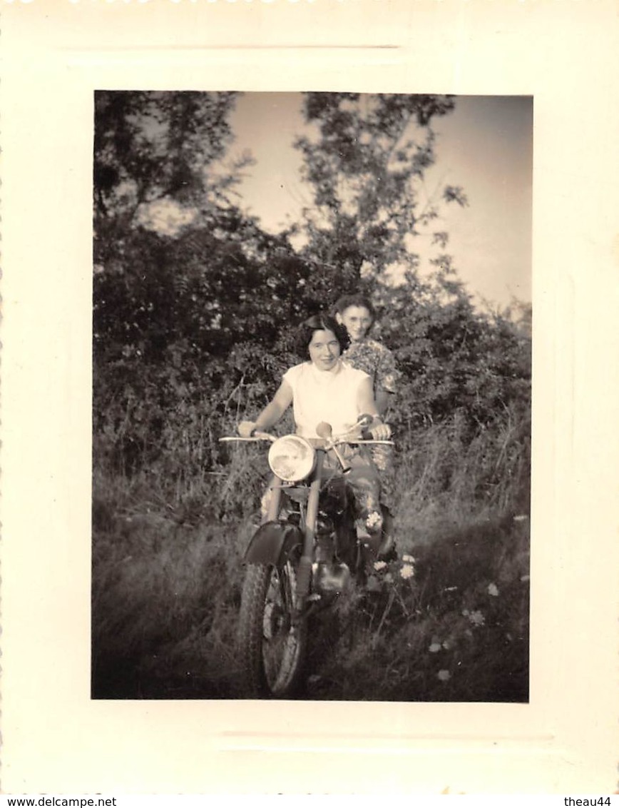 ¤¤  -   Cliché De 2 Femmes Sur Une MOTO  -  Voir Description     -   ¤¤ - Motos