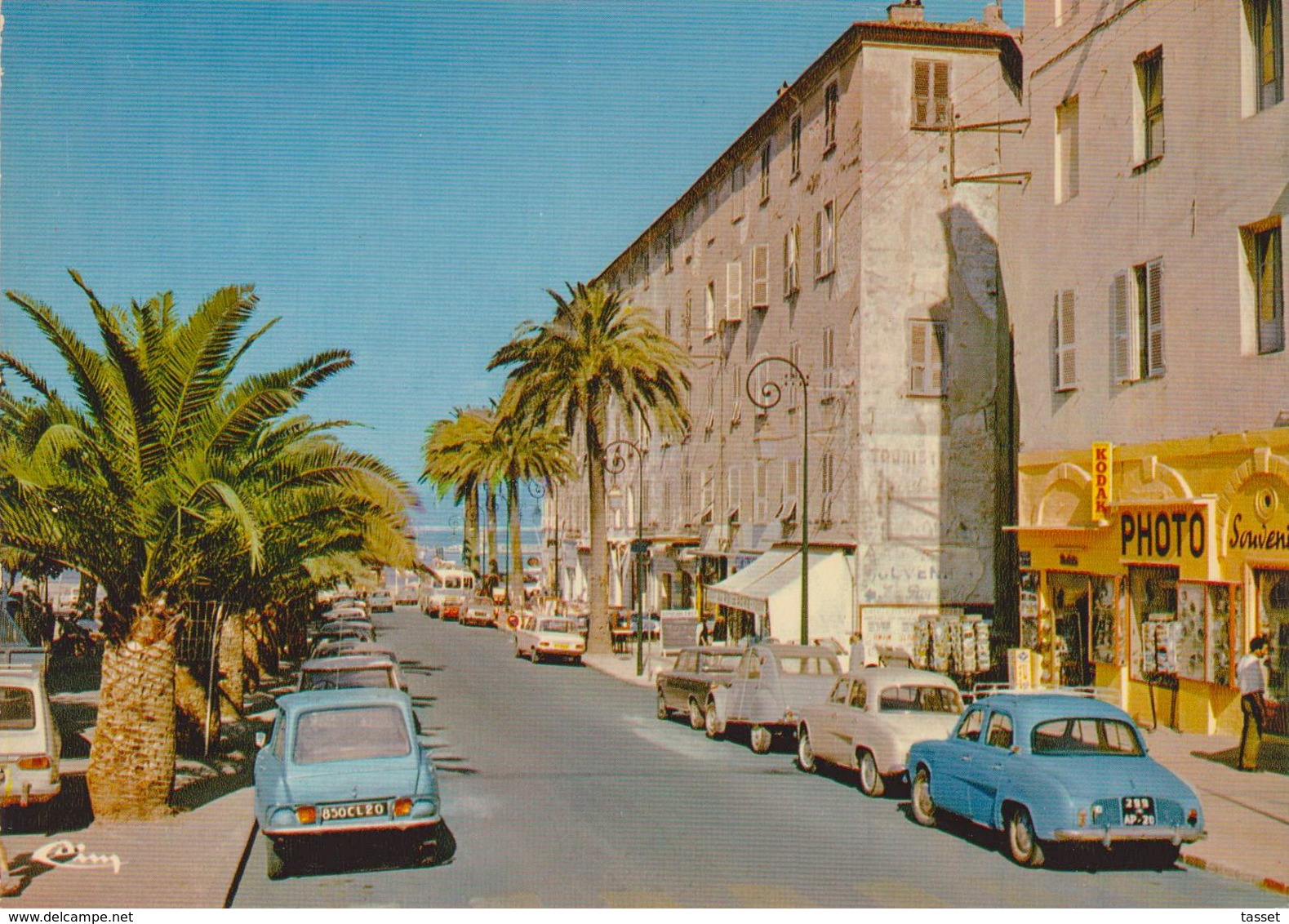 CPM - Ajaccio 20 :  Voitures :  2 Cv , Ami 6 , Dauphine , Magasin Photographie  Vers Le Port - Voitures De Tourisme