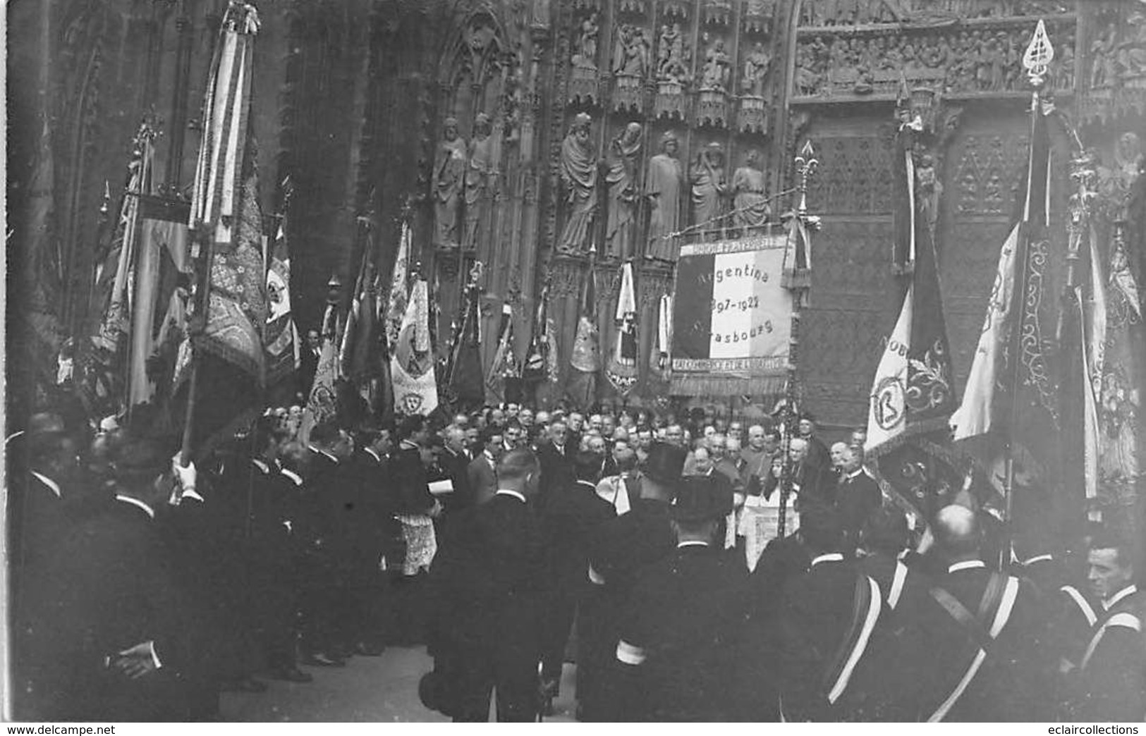 Strasbourg           67          Discours  Lors D'une Cérémonie Devant La Porte De La Cathédrale     (voir Scan) - Straatsburg