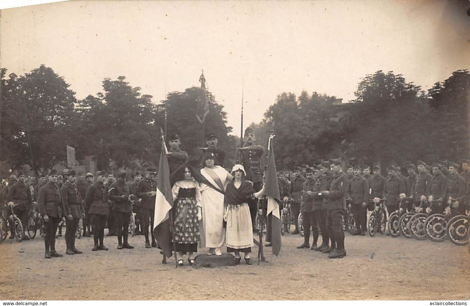 Strasbourg           67       1 Lot de 8 cartes photos . Fête militaire  . Spahis    (voir scan)