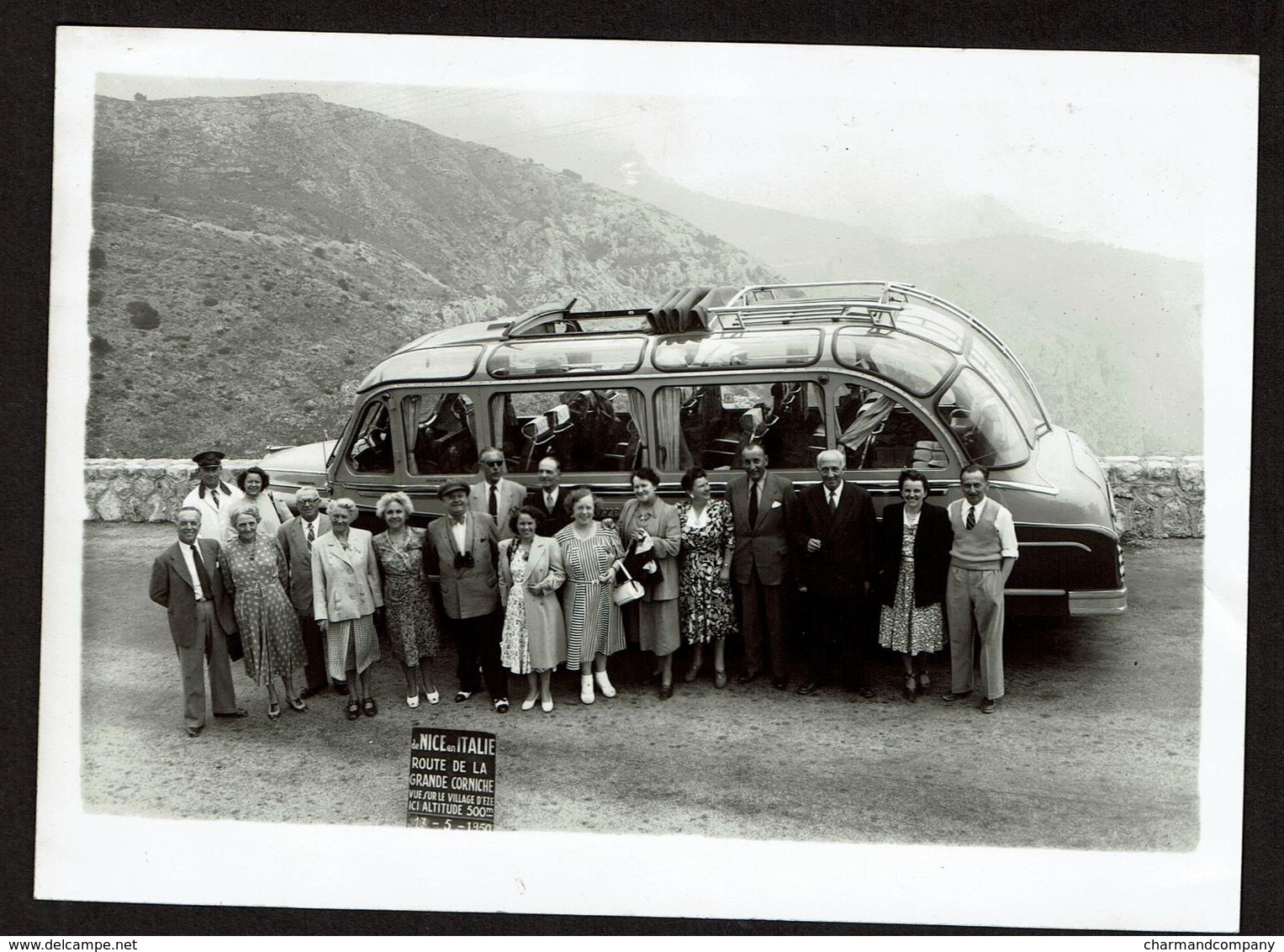 Mai 1950 Photo 13 X 18 Cm - De Nice En Italie Route De La Grande Corniche Vue Sur Eze - Autocar Et Touristes - Auto's