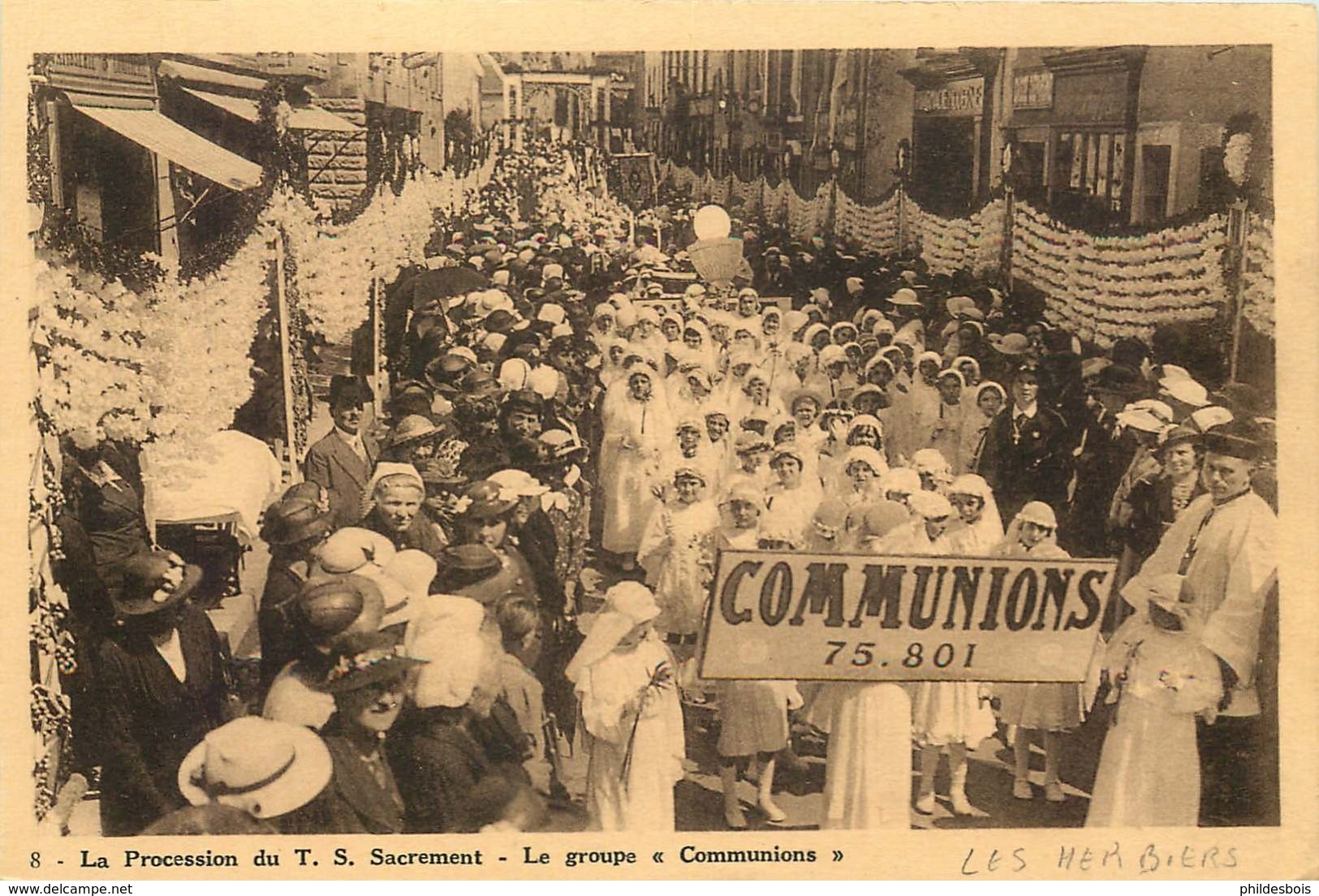 VENDEE  LES HERBIERS  LA PROCESSION Du T.S Sacrement - Les Herbiers