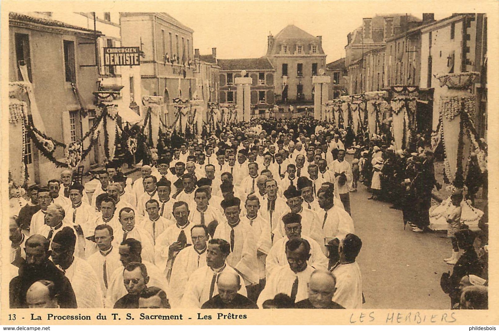 VENDEE  LES HERBIERS  LA PROCESSION Du T.S Sacrement - Les Herbiers