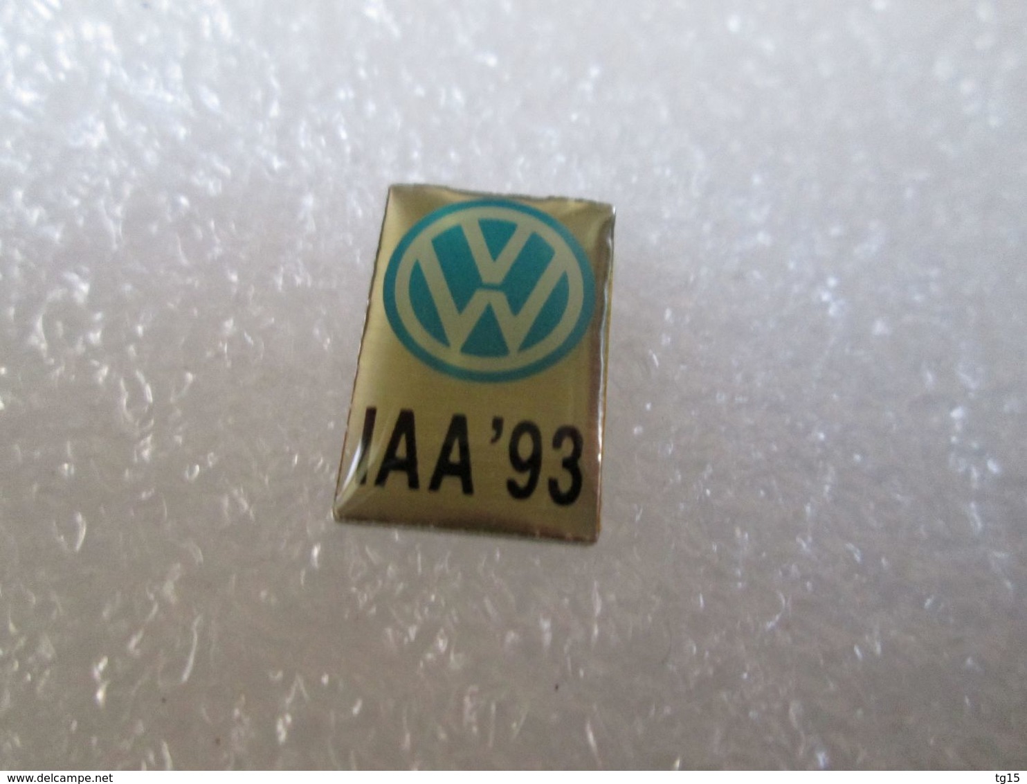 PIN'S    LOGO  VOLKSWAGEN  IAA 93 - Volkswagen