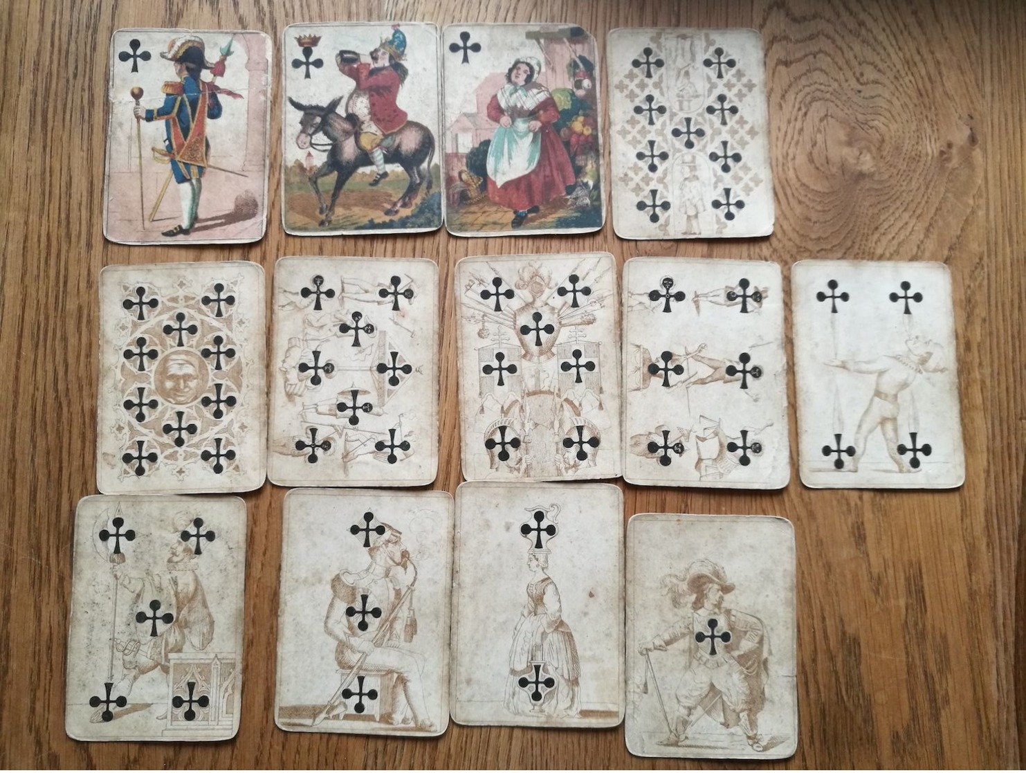 Etrange Jeu De Cartes  Ancien: Complet De Ses 4 X 13 Cartes.  Voir Scans.  Port Rec France Gratuit - Jugetes Antiguos