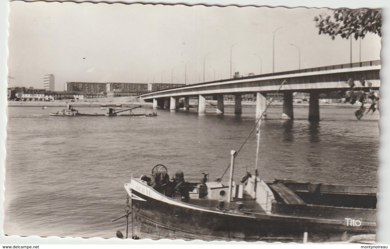 Dav:  Gironde : BORDEAUX :  Vue Sur Le  Quartier D Ela  Gare ; St Jean , Pont , Bateau Olev?  Péniche - Bordeaux