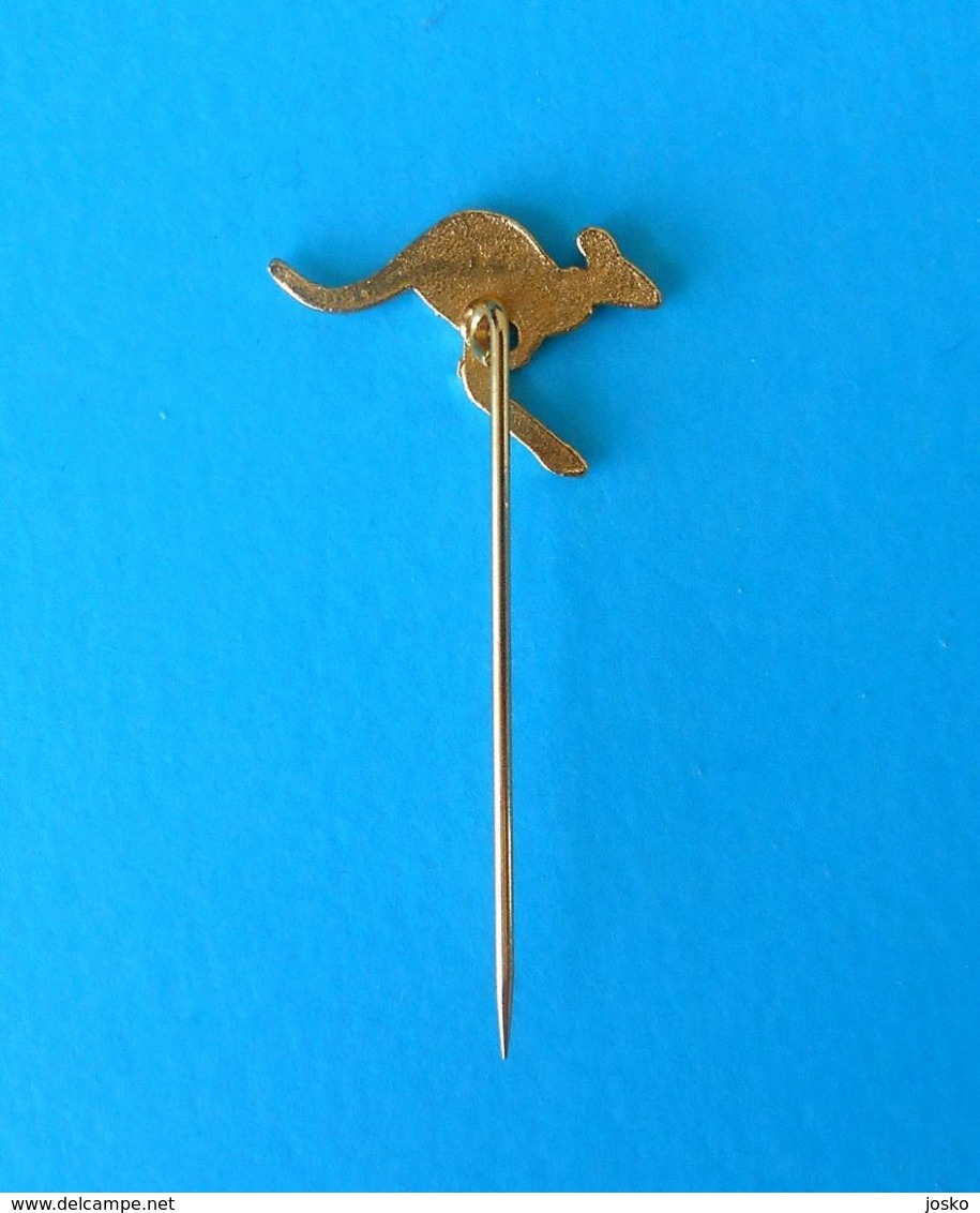 QANTAS History Logo - Australian Airlines Old Pin Badge Air Company Airline Plane Avion Anstecknadel Abzeichen Australia - Avions