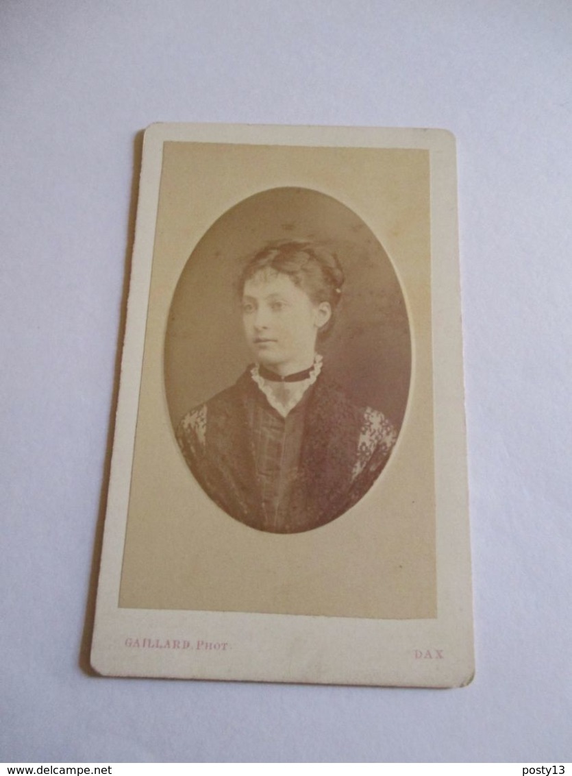 CDV Photo De Gaillard à DAX - Portrait Jeune Femme En Médaillon - Circa 1875/80 - BE - Anciennes (Av. 1900)