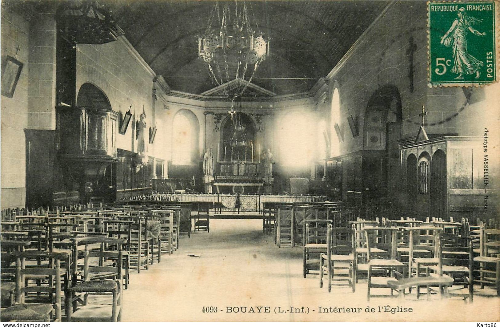 Bouaye * Intérieur De L'église Du Village - Bouaye