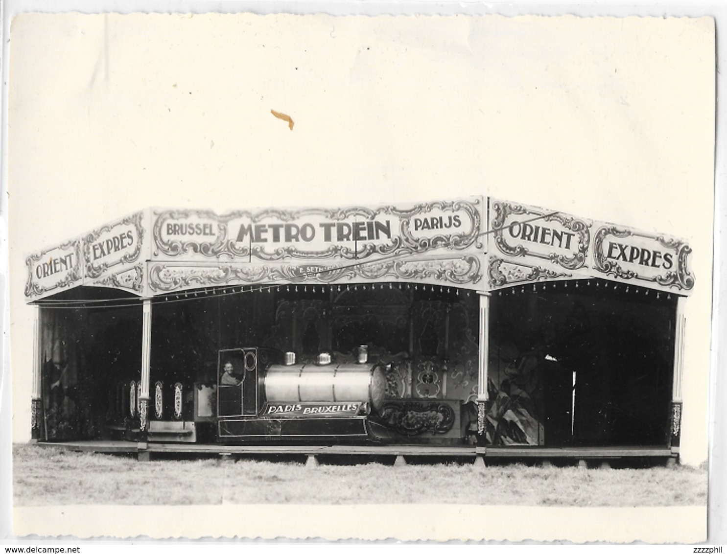 Superbe Photo D'un Carrousel ( Manège De Foire ) "Métro-Train, Ici à Cuesmes En 1945 - Autres & Non Classés