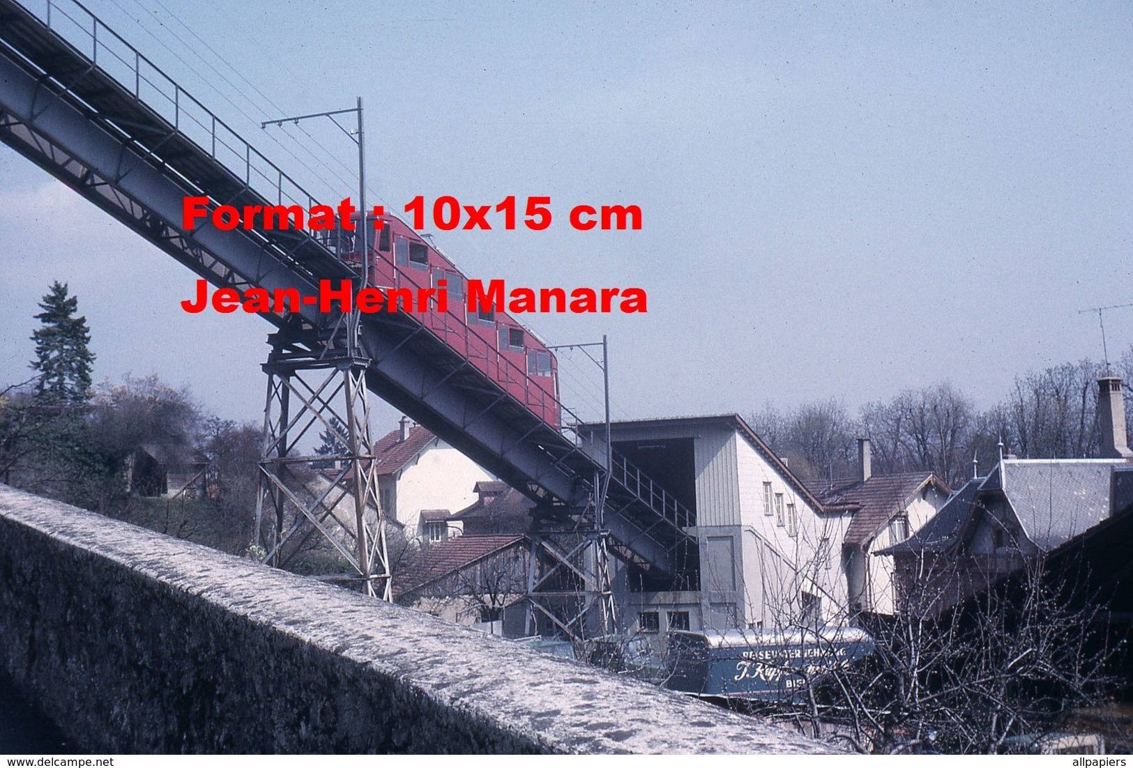 Reproduction D'une Photographie D'une Vue D'un Funiculaire De Bienne-Macolin En Suisse En 1965 - Sonstige & Ohne Zuordnung