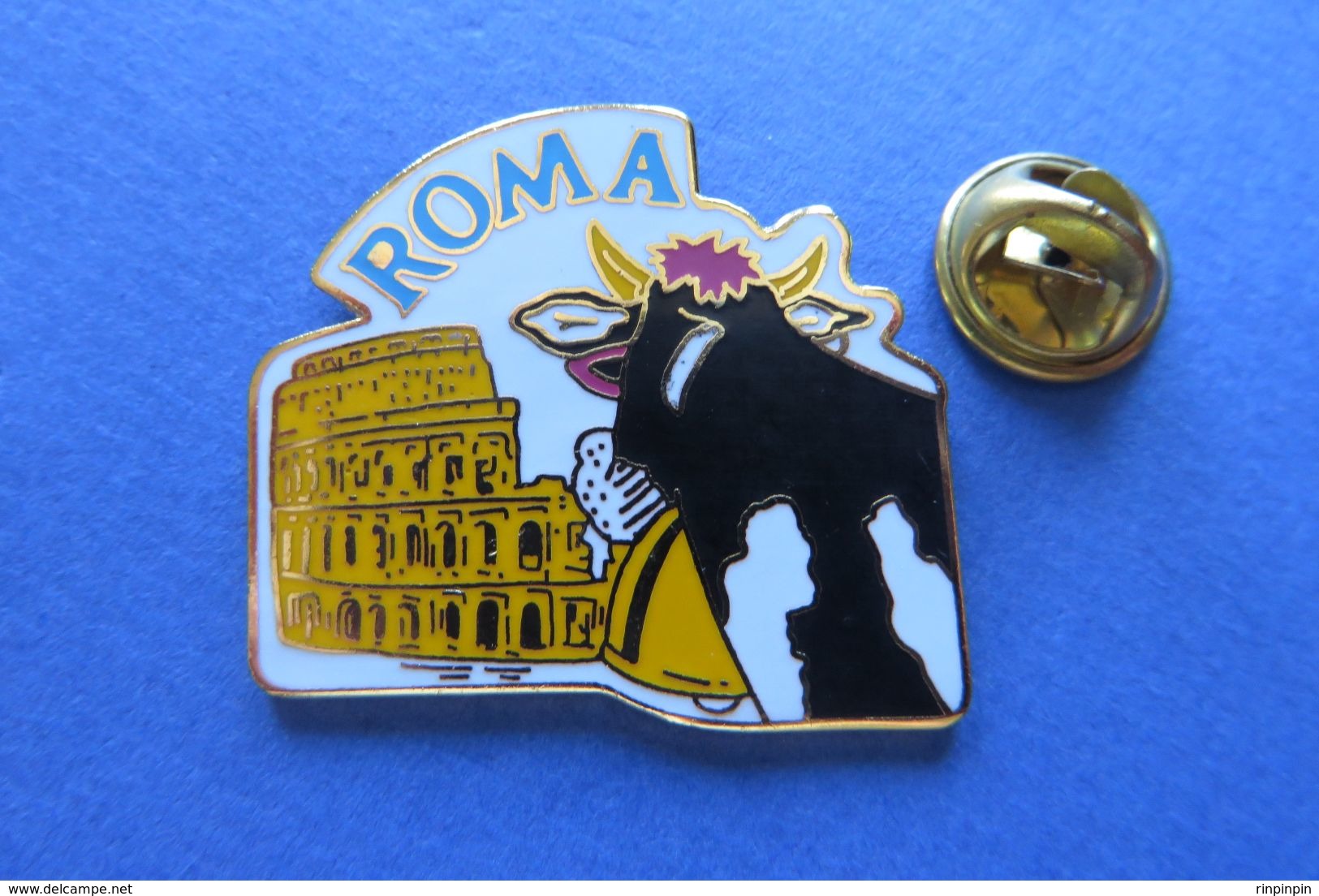 Pin's,VACHE SUISSE IN ROMA,COLOSSEUM,CLOCHE,SWISS COCKTAIL - Animals