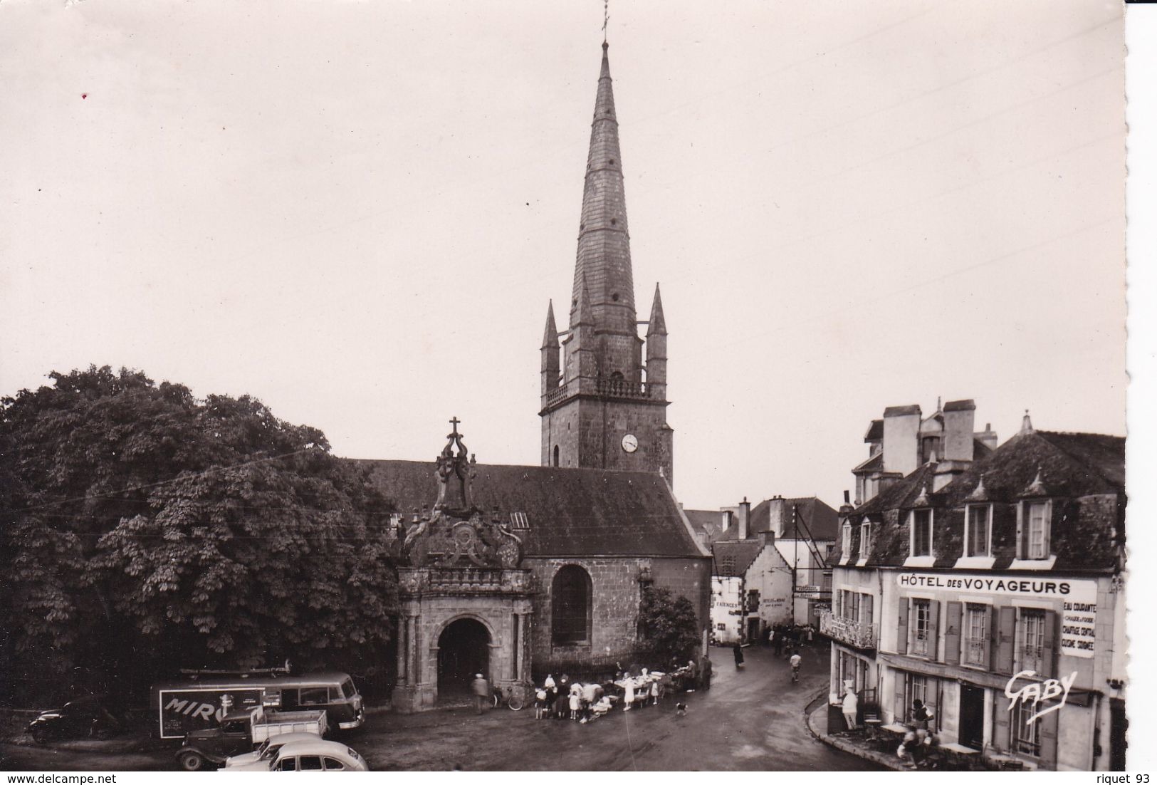 CARNAC - L'Eglise Saint-Cornely (Hôtel Des Voyageurs, Camion Autos 1950, Animation) - Carnac