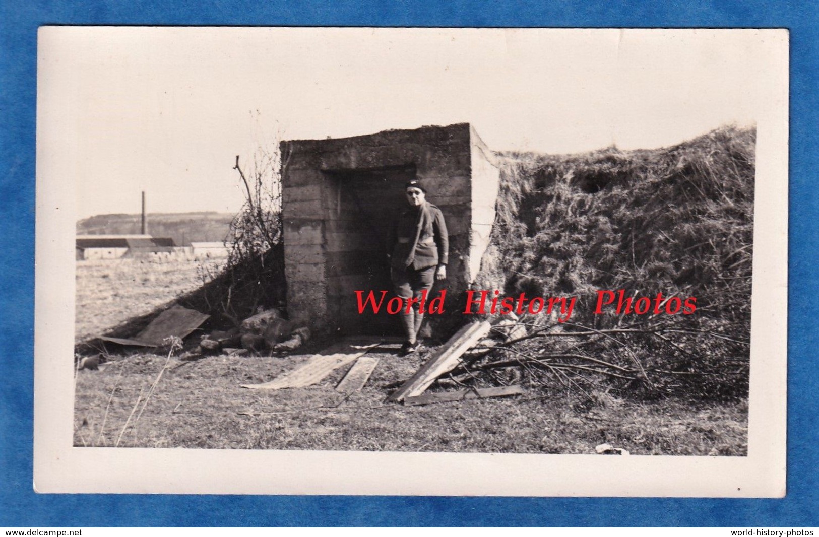 Photo Ancienne D'un Militaire Français - Mars 1940 - Front / Blockaus / Bunker à Situer  - WW2 Guerre Soldat Lunettes - Guerre, Militaire