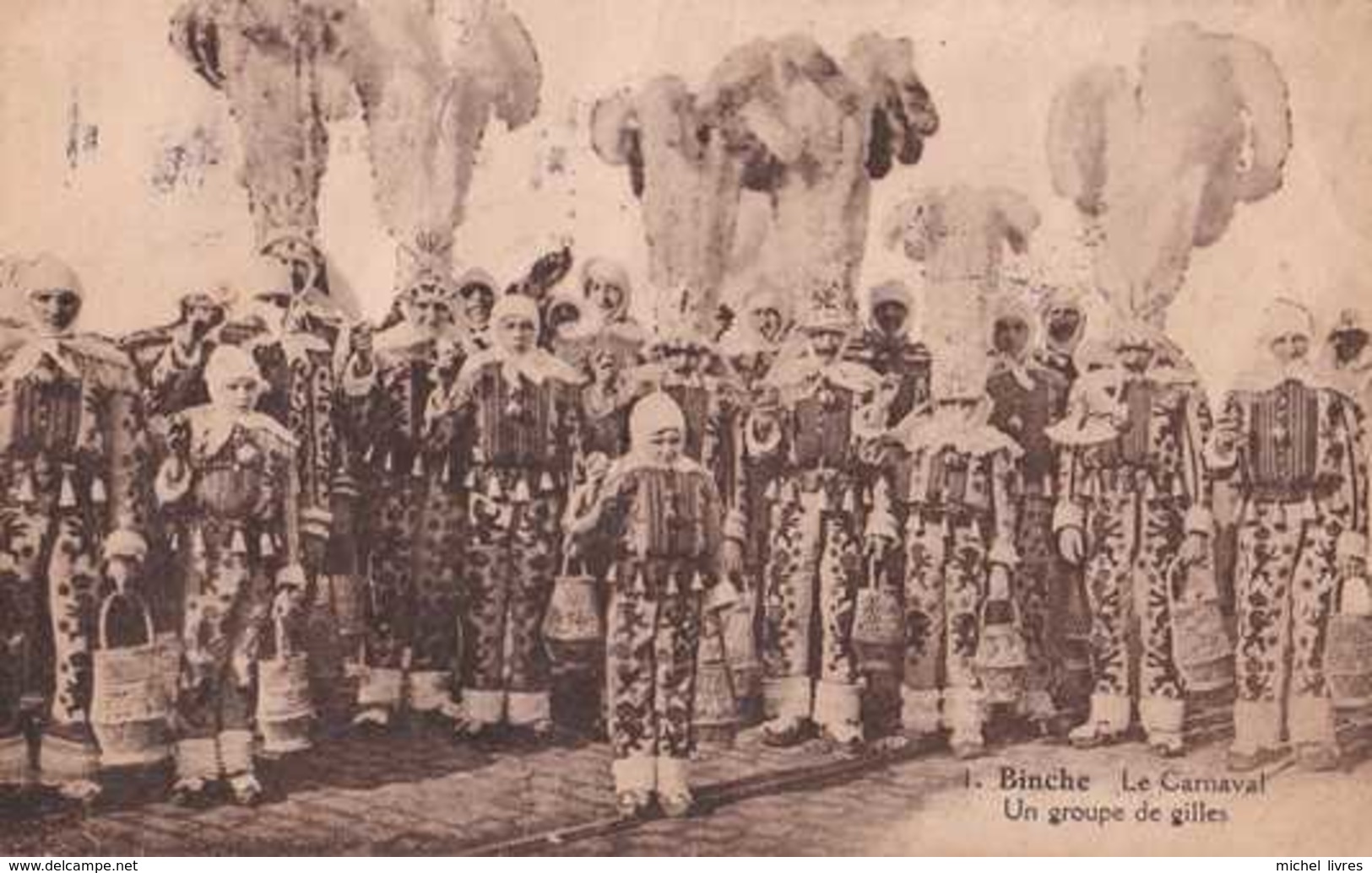 Binche - Le Carnaval - Un Groupe De Gilles - Circulé En 1927 - Animée - BE - Binche