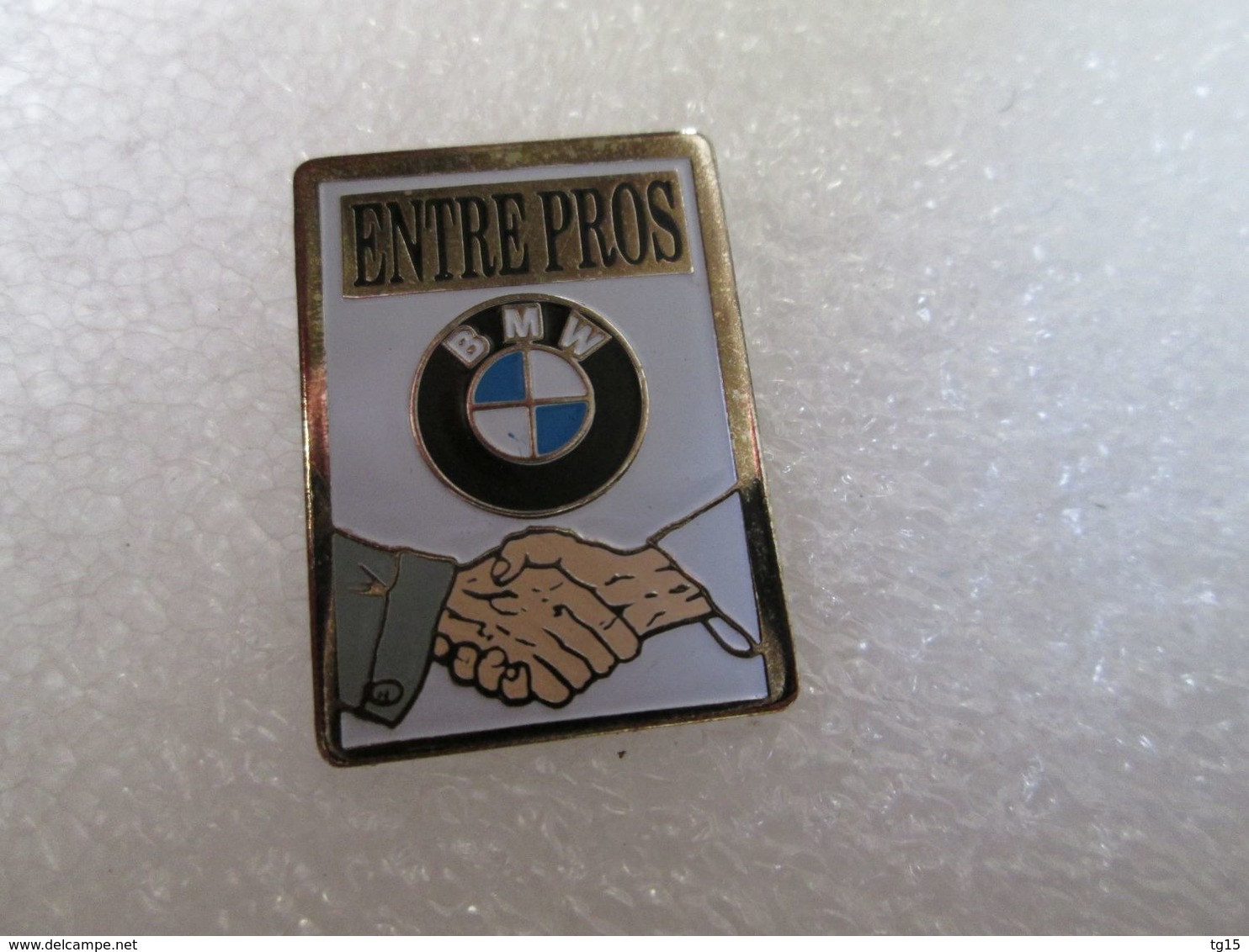 PIN'S    BMW  ENTRE PROS - BMW
