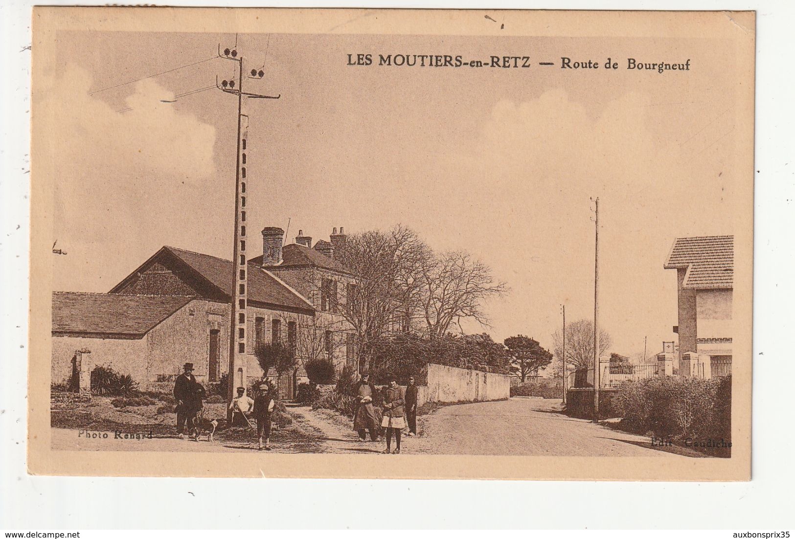 LES MOUTIERS EN RETZ - ROUTE DE BOURGNEUF - 44 - Les Moutiers-en-Retz