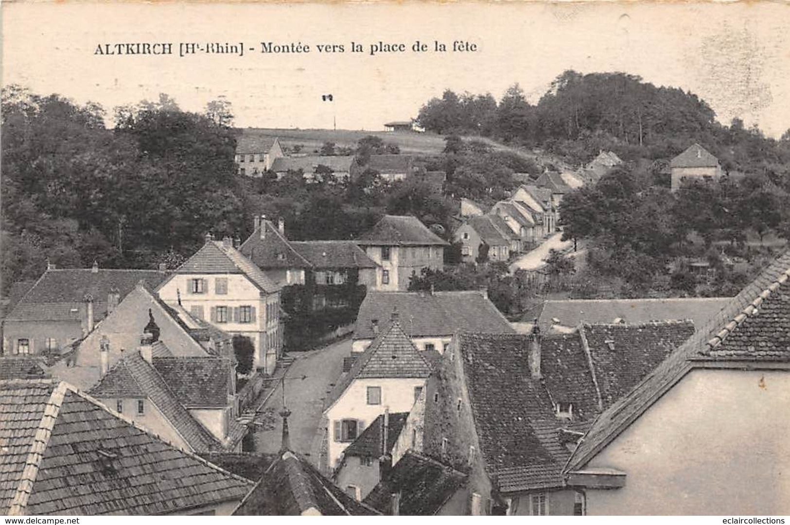 Altkirch            68        Montée Vers La Place De La Fête      (voir Scan) - Altkirch