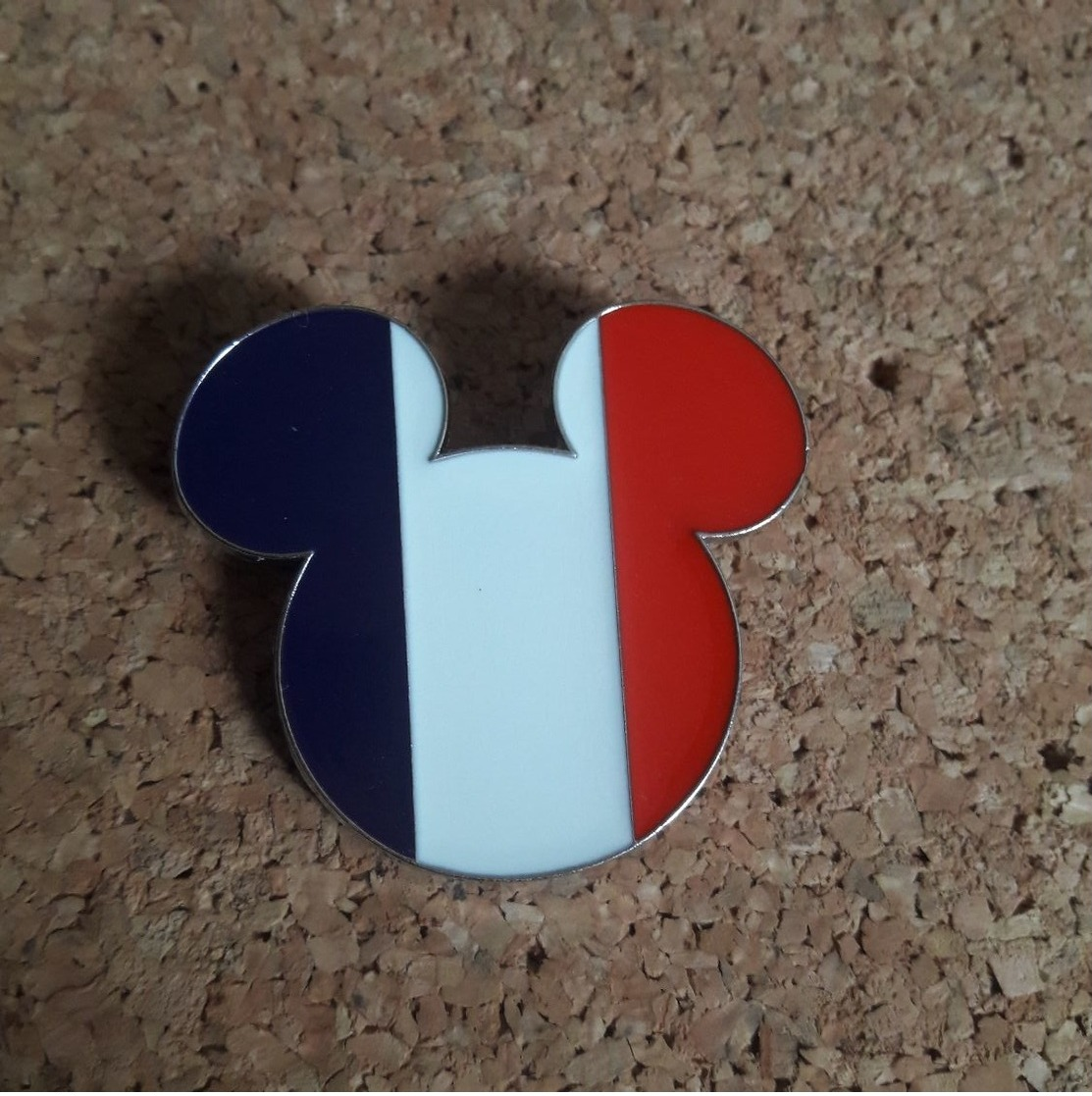 PINS DISNEY TETE MICKEY BLEU/BLANC/ROUGE  3X3 Cm - Disney