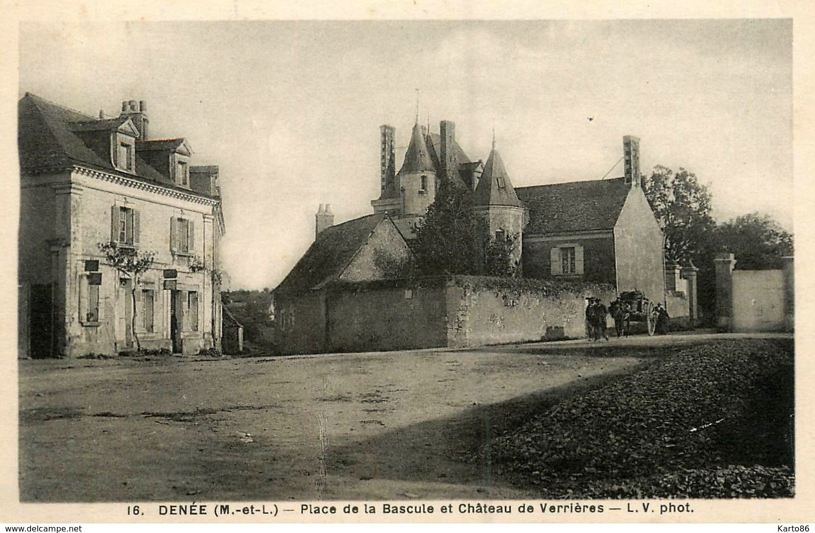 Denée * Place De La Bascule Et Château De Verrières - Le Louroux Beconnais