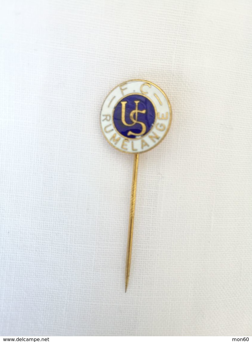 Pin FC Rumelange Lussemburgo (vintage)  - P745 - Football