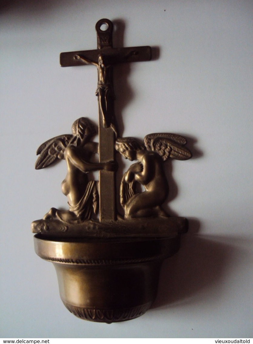 Prachtig Authentiek  Wijwatervat Crucifix Met Geknielde Engelen / Bénitier  / Holly Water Font - Arte Religiosa