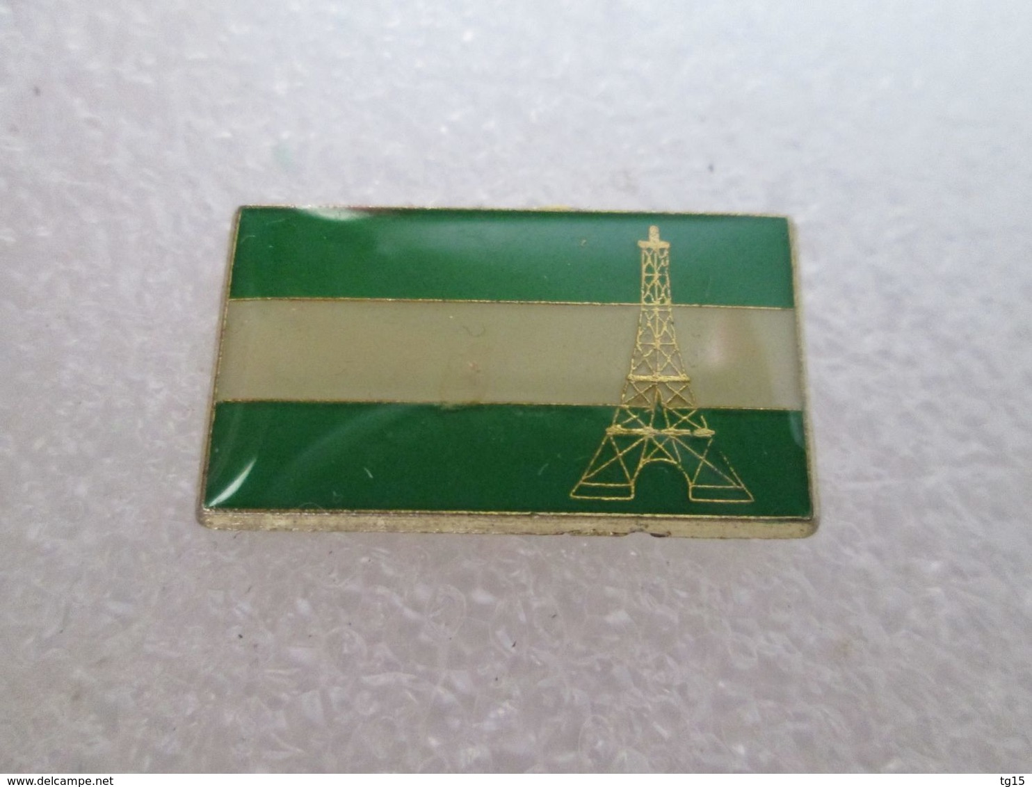 PIN'S   TOUR EIFFEL  PARIS   DRAPEAU - Villes