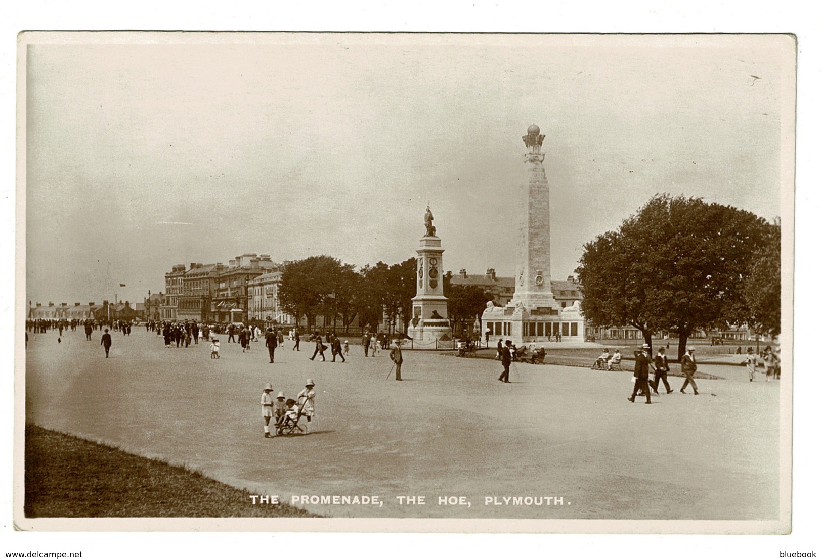 Ref 1379 - Early Pelham Real Photo Postcard - The Promenade & The Hoe Plymouth Devon - Plymouth