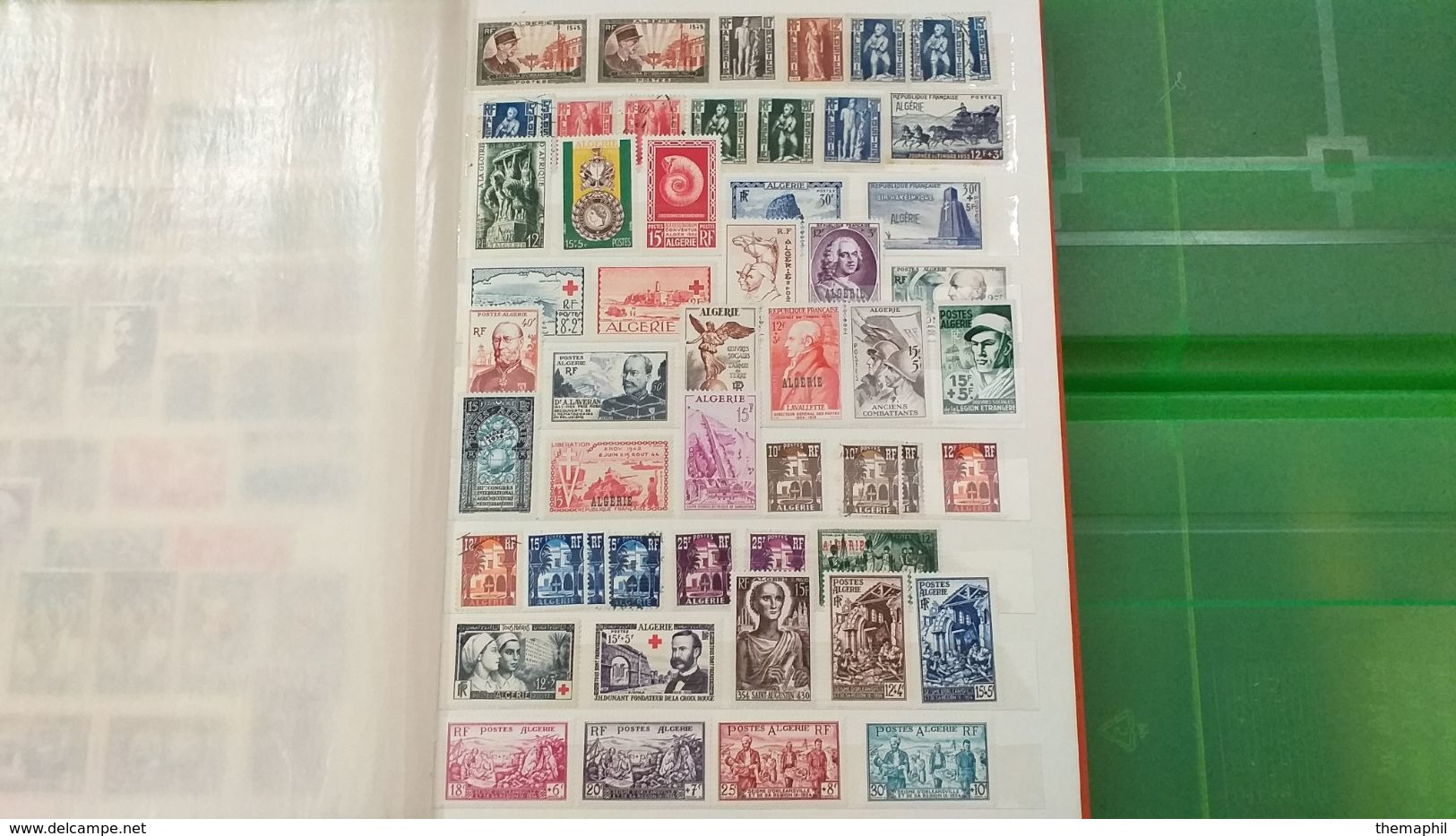 lot n° TH 462  ALGERIE un beau classeur anciens timbres neufs xx ou obl.