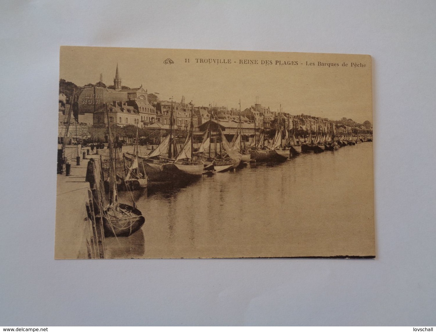 Trouville. - Les Barques De Pêche. - Trouville