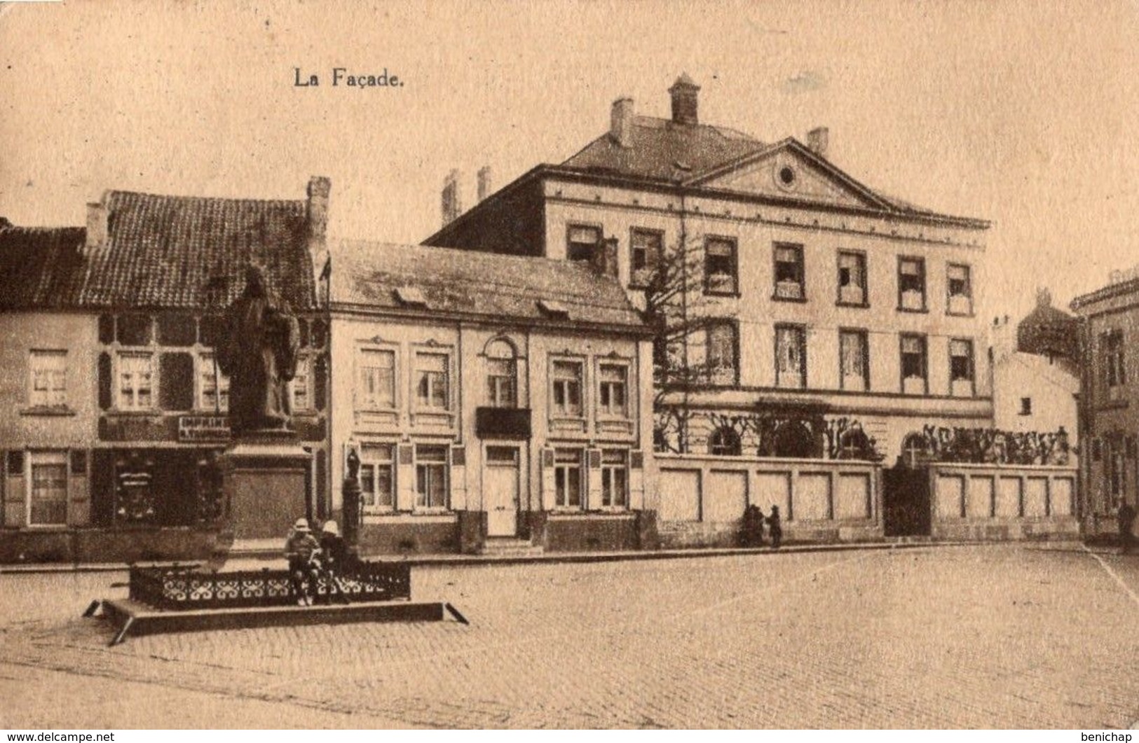 CPA EDIT. HENRI-GEORGES -  GEMBLOUX - FACADE DU PENSIONNAT DES SOEURS DE NOTRE-DAME - VOYAGEE DE GEMBLOUX VERS TAMINES. - Gembloux