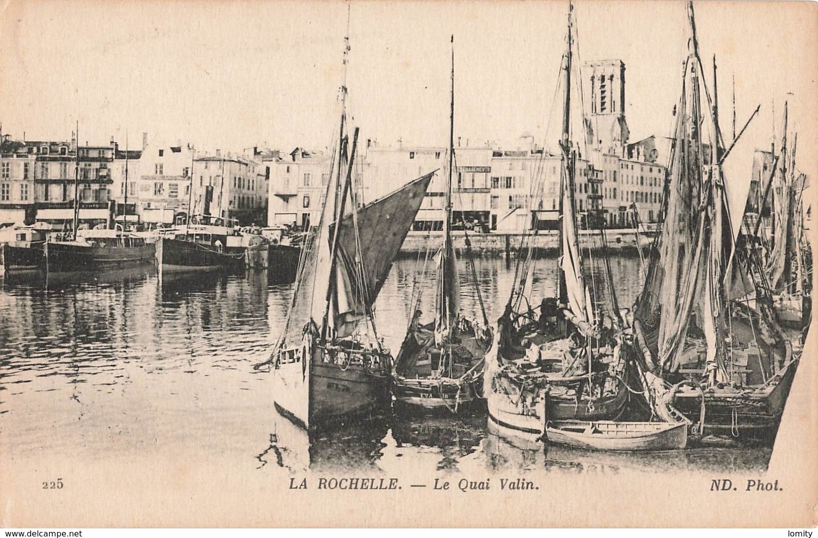 17 La Rochelle Le Quai Valin - La Rochelle