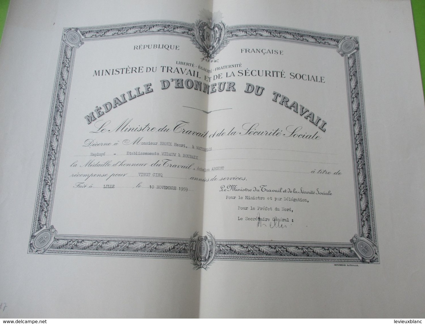 Militaria/Diplôme/Médaille D'Honneur.du Travail/Ministère Du Travail Et SS/Henri BROUX/Lille/1959          DIP246 - Documenten