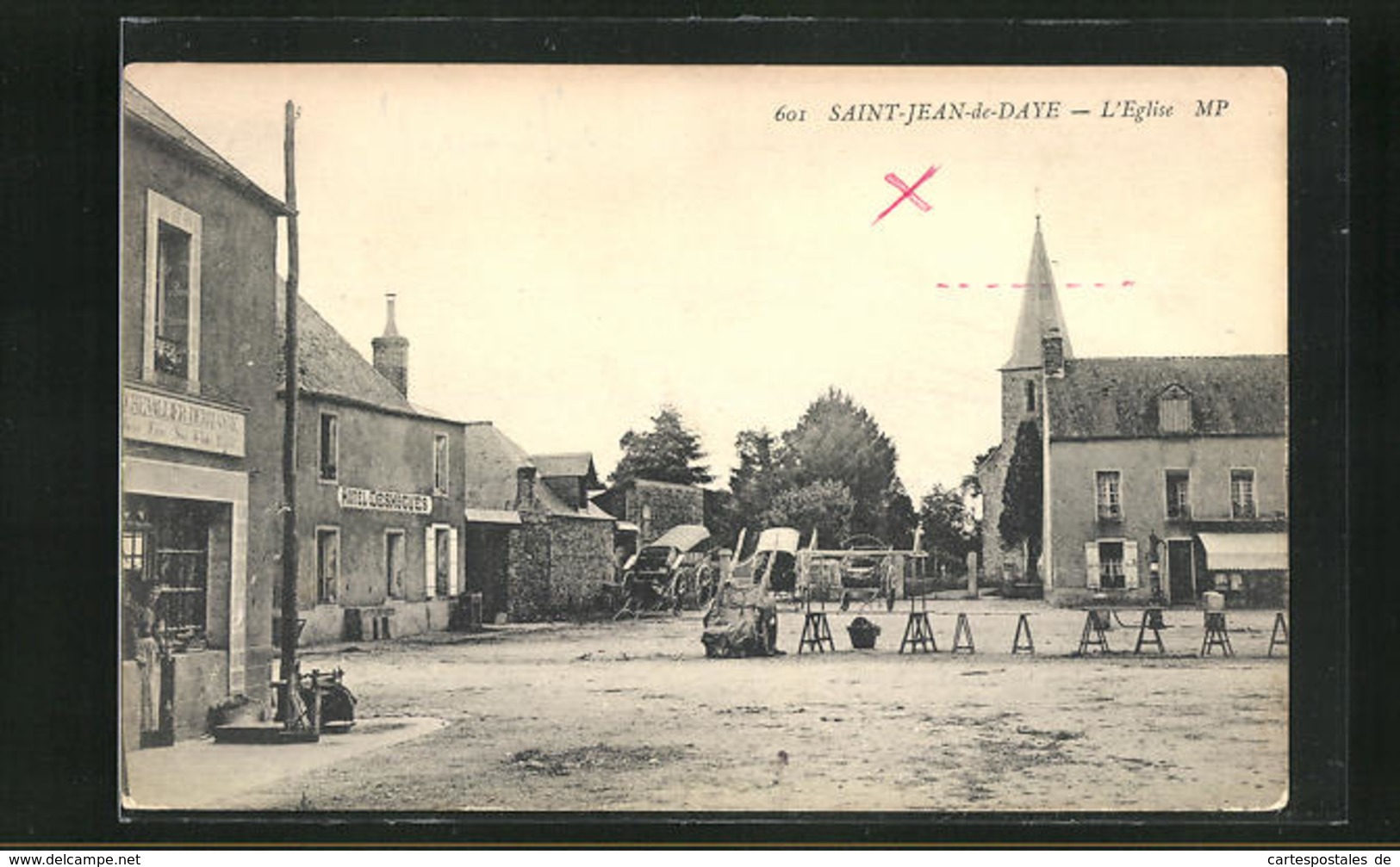 CPA Saint-Jean-de-Daye, L`Eglise Et L`Hotel Deshogues - Other & Unclassified