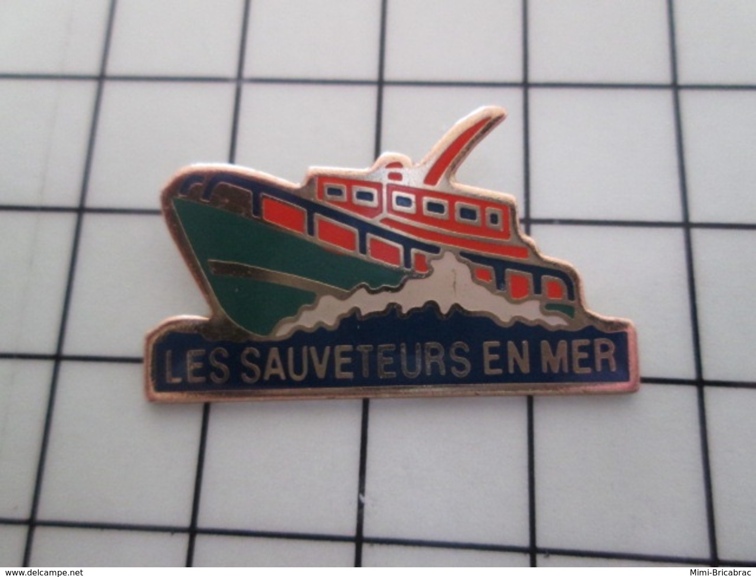 415b Pin's Pins / Rare & Belle Qualité !!! THEME : BATEAUX / SNSM LES SAUVETEURS EN MER Par LA BOITE A PIN'S - Barcos