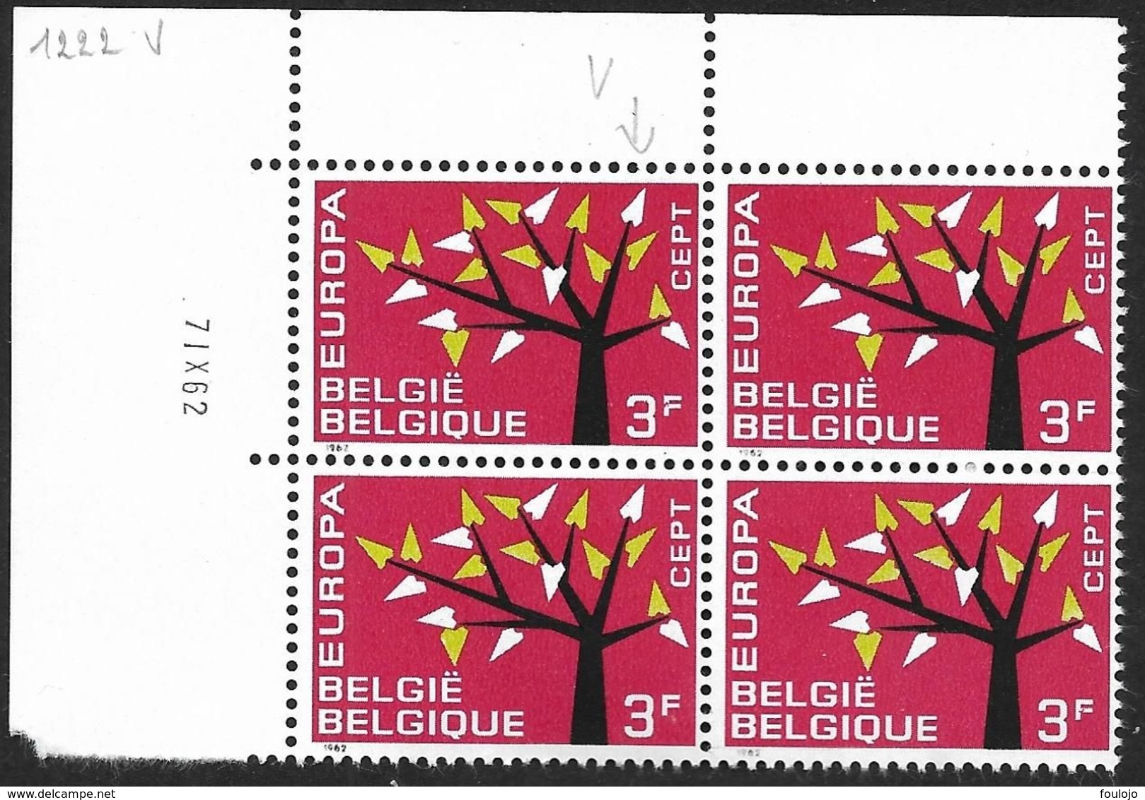 1222-V En Bloc De 4 Timbres V Accent Rouge Dans Le F - P3 T1 (Alb. Noir N° 15) - Other & Unclassified