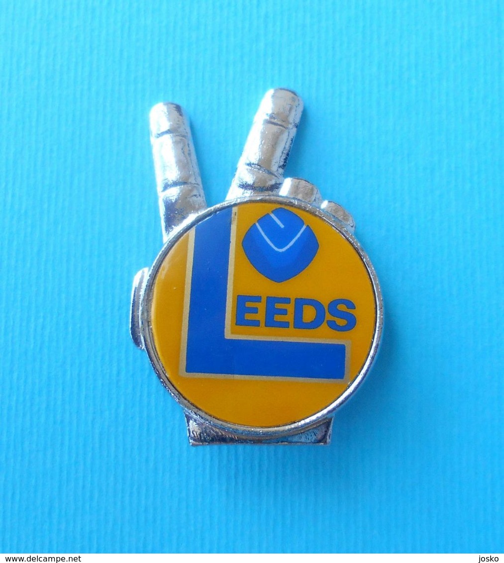 LEEDS UNITED FC - England Football Soccer Club Old LARGER Pin Badge * Fussball Calcio Futbol Futebol Foot British - Calcio