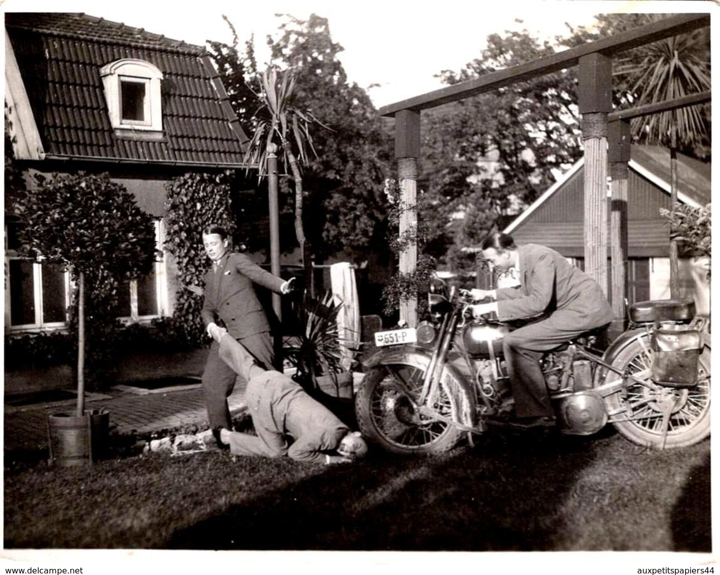 Photo Originale Motocyclisme, Hommes & Mise En Scème Sur Moto Harley Davidson JDH 1927/29 à Double Phare Suisse 651-P - Ciclismo