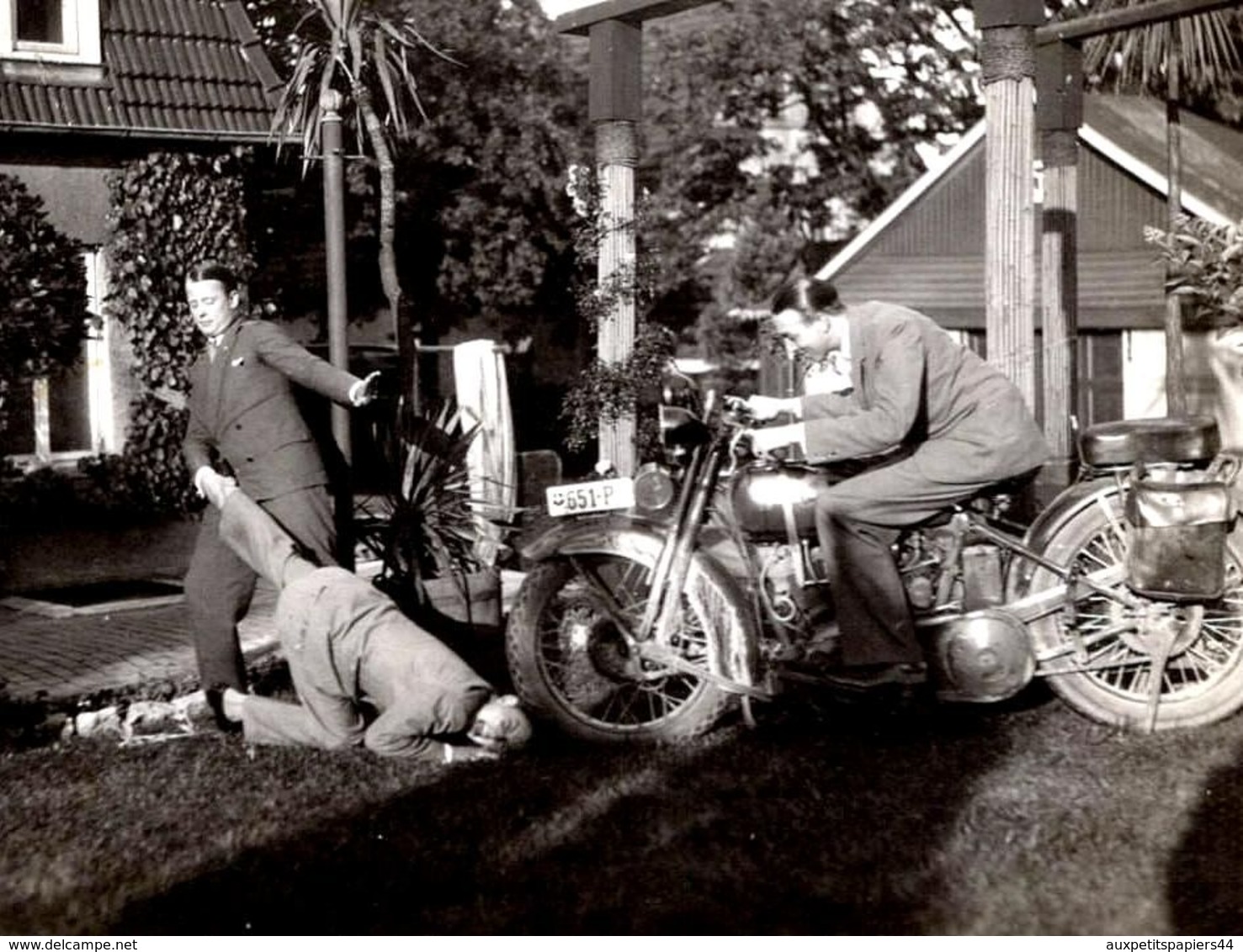 Photo Originale Motocyclisme, Hommes & Mise En Scème Sur Moto Harley Davidson JDH 1927/29 à Double Phare Suisse 651-P - Ciclismo