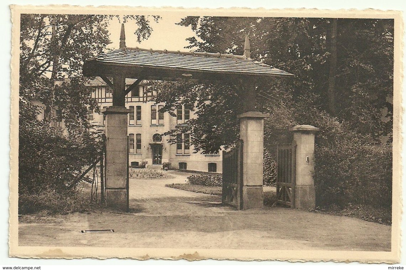 2 X BUYSINGEN  -  Sanatorium "Rose De La Reine" - Halle